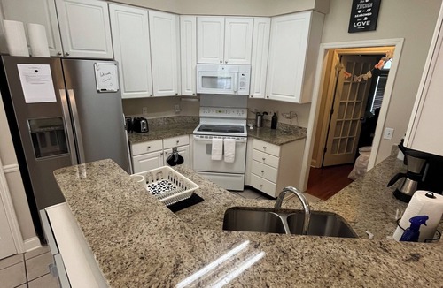 Pickwood House | Large private home near campus