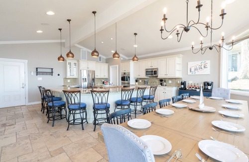 Eucha House | Large Waterfront w/Stellar Views of Grand Lake! Pvt Dock! 6Bed/4Bath, Sleeps 18!