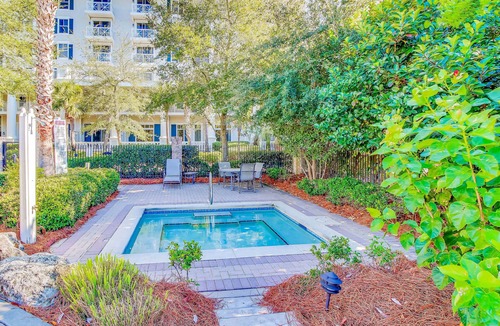 Baytowne Wharf Apartment | LaSata beauty with patio, pools, hot tubs, fitness center, AC & beach access