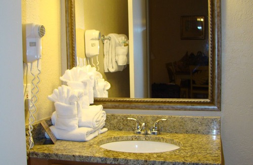 New Smyrna Beach Resort | LAST MINUTE GETAWAY! OCEAN VIEW 2 Bdrm Lockout-Coconut Palms Beach Resort II