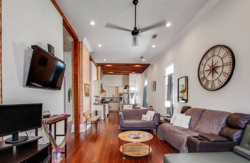 Esplanade Ridge House | Lavish Home, Central In A Safe Area 3 Bedroom Home by Redawning