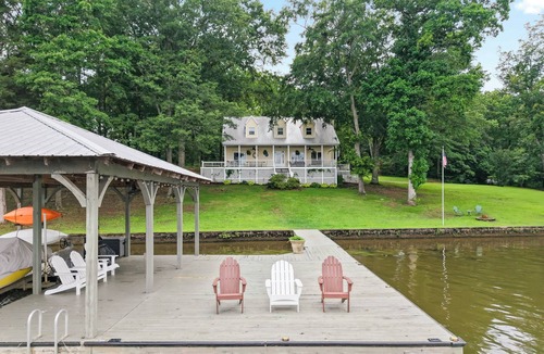 Wilsonville House | Lay Lake - On main Channel in private area. With Hot Tub and Kayaks