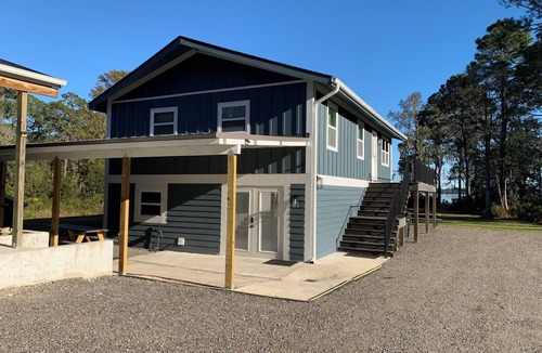 Florahome House | Lazy Days Lake Retreat