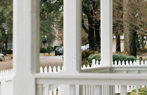 Montgomery Apartment | Leave the day behind. Walk downtown. Wake up feeling at home.
