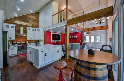 Duncanville House | Legends Lodge: A woodland retreat near University of Alabama!