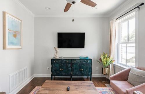 Historic District - North House | Liberty Estate - 3 Separate Units, 2 Car Garage, Courtyard