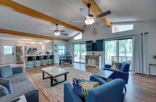 Eatonton Cottage | 'Liberty Lodge': Lakefront Cottage w/Porch & Dock