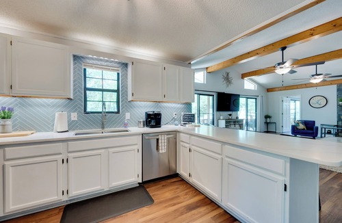 Eatonton Cottage | 'Liberty Lodge': Lakefront Cottage w/Porch & Dock
