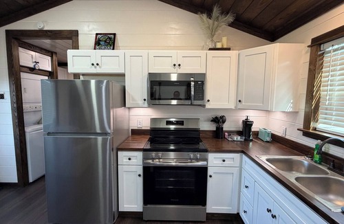Huxley House | Lightfoot LakeHouse - Terrific 1-bedroom house in cozy Huxley, TX at Toledo Bend