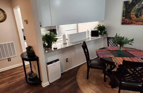 Tallahassee Apartment | Like New Midtown Retreat | 3 TVs Ethernet Port