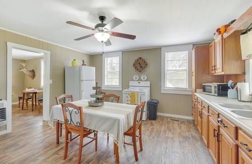 Lineville House | Lineville Homestead Retreat! Farmhouse & Cottage