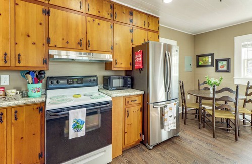 Lineville House | Lineville Homestead Retreat! Farmhouse & Cottage