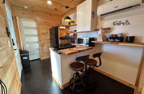 Six Mile Apartment | Lion Den Cabin A at Walterfalls-Upstate SC