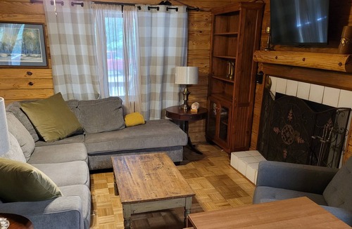 Elberta Cabin | Little Cabin in the Woods - Rustic Charm & Convenience to the Beach!