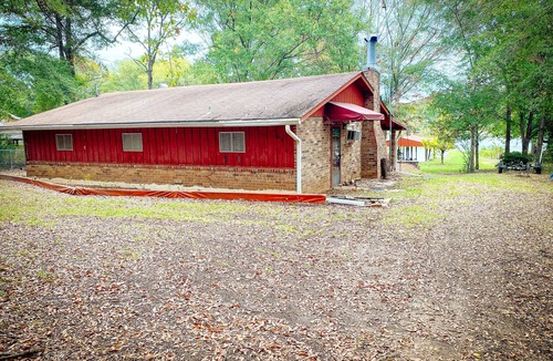 Negreet House | Little Minnow is a Pet friendly water front home on Toledo Bend in a quiet cove.