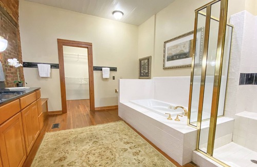 Enterprise Apartment | L👀K! Main Street Loft -- Historic Building in Downtown Enterprise - SLEEPS 8-10