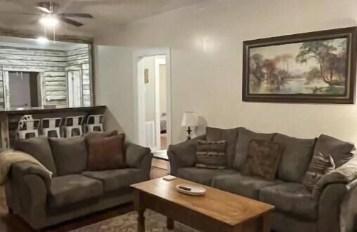 Grenada House | Located 3 miles to Grenada Lake