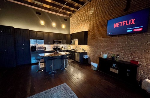 Florence Apartment | Loft in the Heart of Downtown — steps away from Pickett, UNA, Dining, Shops