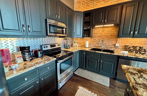 Florence Apartment | Loft in the Heart of Downtown — steps away from Pickett, UNA, Dining, Shops