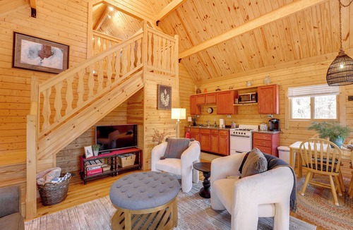 White Cloud Cabin | Log Cabin Near Dragon Trail at Hardy Dam!