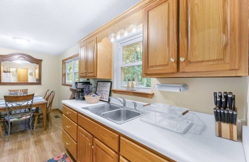 Rising Fawn House | Lookout Mtn. Escape w/Fire Pit & 1 Acre Level Lawn- Mins to Cloudland Canyon