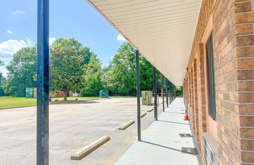 Louisville Apartment | Louisville, GA|2 Queen Bed|Smoking