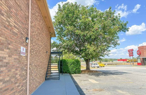 Louisville Apartment | Louisville, GA|King Bed|Smoking