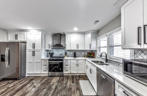 Austell House | Love Street Retreat|Immaculate Rebuild 4BR Private