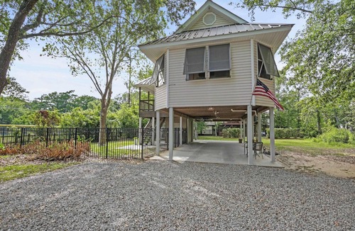 Mandeville House | Lovely 1-bedroom house in charming Old Mandeville close to the lakefront!
