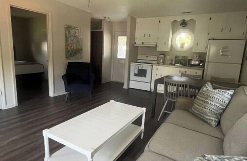 Winchester Apartment | Lovely 2-bedroom cabin in Winchester with WiFi and AC