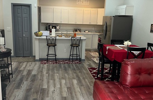 Columbus Apartment | Lovely 2 bedroom rental unit with free parking
