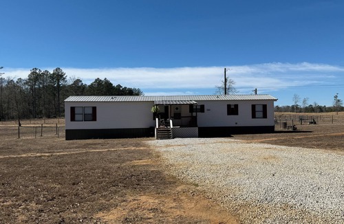 Sparta House | Lovely 3-bedroom 2 Full Bathroom Farm experience in Sparta GA