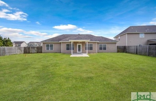 Hinesville House | Lovely 4 Bedroom with Hot Tub - sleeps 8