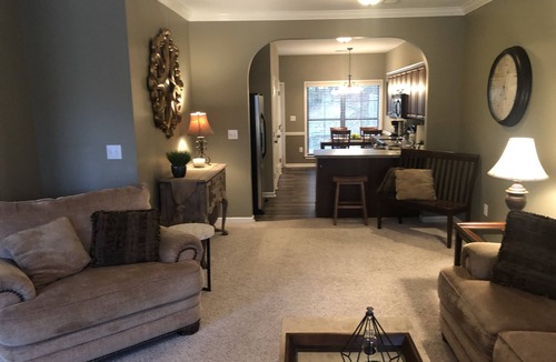 Hoover House | Lovely 4 bedroomTownhome - central to RTJ Golf and Hoover Met