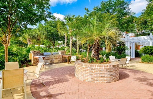 Baytowne Wharf Apartment | Lovely Baytowne Wharf studio with pool, hot tub, tennis, patio, W&D & beach access