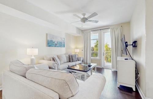 Baytowne Wharf House | Lovely condo with pool nearby golf fitness area hot tub & central AC