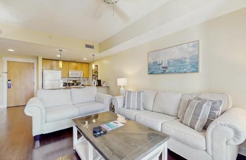 Baytowne Wharf House | Lovely condo with pool nearby golf fitness area hot tub & central AC