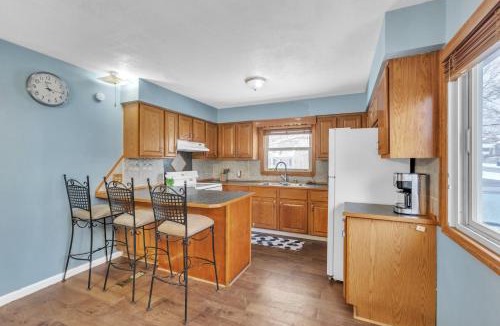 Wyoming House | Lovely PET FRIENDLY three bedroom in desirable Urbandale Location! home