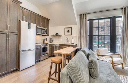 Hitch Village - Fred Wessels Homes Apartment | Lovely Savannah Studio: 1 Mi to Historic District!