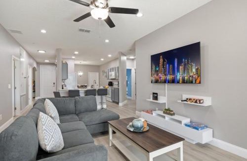 Sunset Ridge Villa | Lovely Villa Home Pool + Disney Adventure