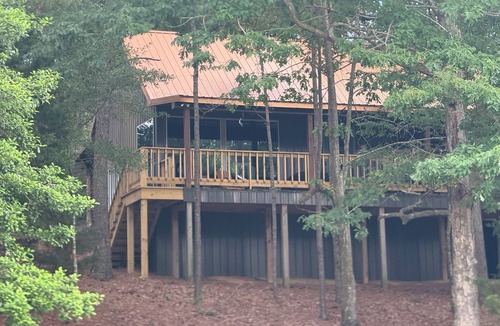 Sanatorium Cabin | Lucky Dog Lakeside Cabin on Prentiss Walker Lake