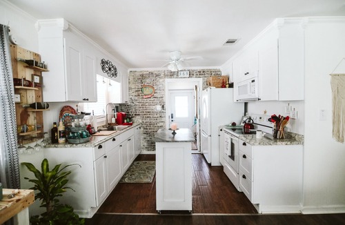 New Smyrna Beach House | "LUCY'S DREAM" ADORABLE RENOVATED BUNGALOW MINUTES TO CANAL STREET Monthly rate!