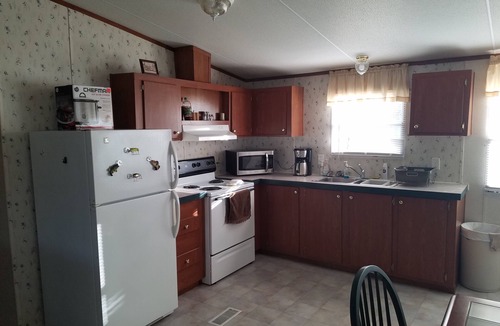 Groveoak House | LureMeInn fishing & fowl vacation home with 2 boat garage. Ph 2564993665