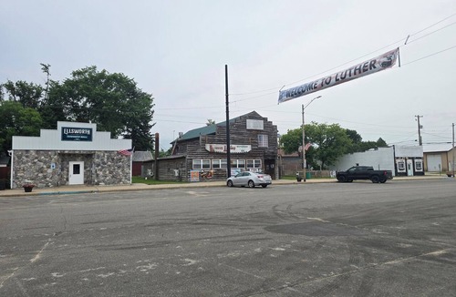 Luther House | LUTHER NEST Located in the Heart of Luther Lots of Parking/Trail Access