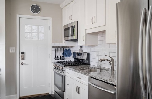 Piedmont Heights House | Lux Family Friendly Midtown Bungalow 2BR 2BA - Walk to Beltline!