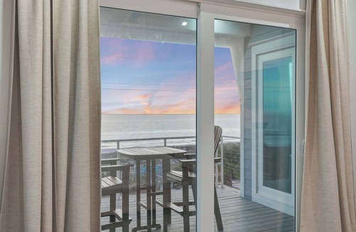 Bid-a-wee Beach House | LUX Family Teddy's Heaven - Beachfront - 6 Seater LSV - Pool-Hottub