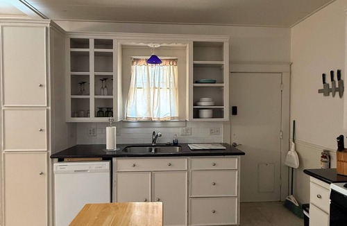 Mid City South House | Lux Mins 2 LSU/Mississippi River/Our Lady of the Lakes Hospital