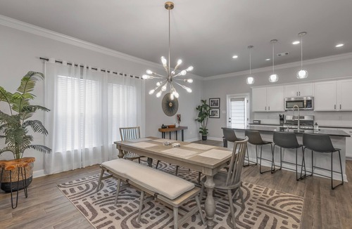 Broadmoor House | Luxe, Central, & Contemporary - A Modern Utopia! Tv in each room.