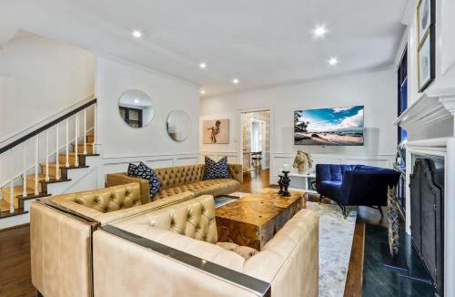 Buckhead House | Luxe, Cozy, Buckhead 4BD35, private Sleeps 8,