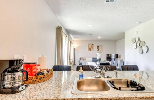 Palm Coast Villa | Luxe Villa with Private Garden, BBQ & 14 Guest